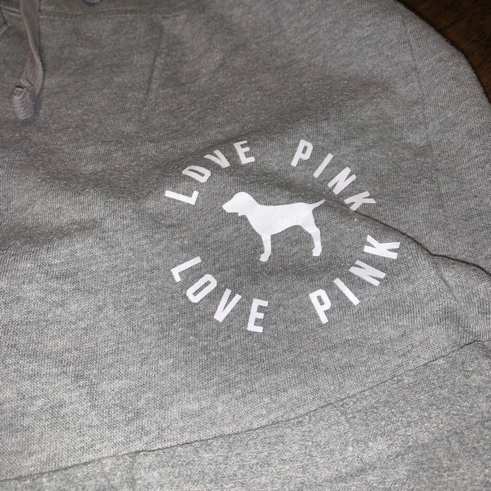 PINK Victoria’s Secret gray cuff sweat shorts size small good condition - Picture 2 of 4